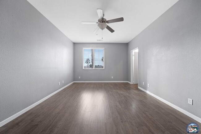 Building Photo - 315 Breezy Pl