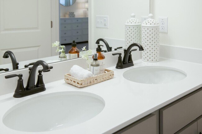 Building Photo - 609 Trotters Ln