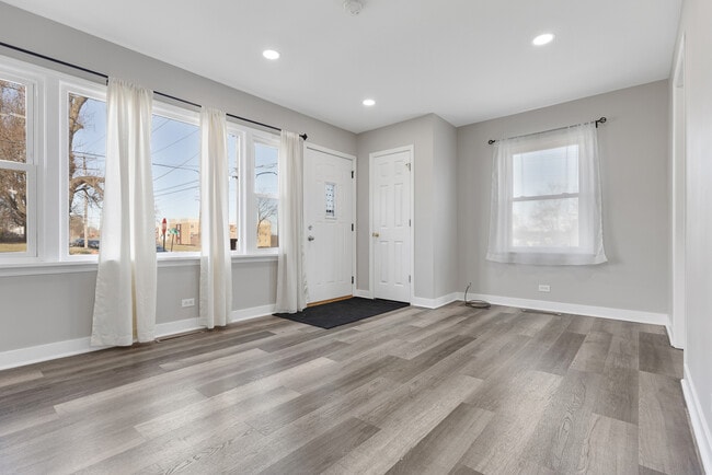 Building Photo - 301 Mill St