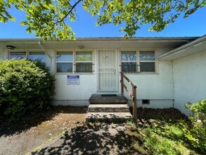 Building Photo - Cozy 1-Bedroom Available in Woodlawn