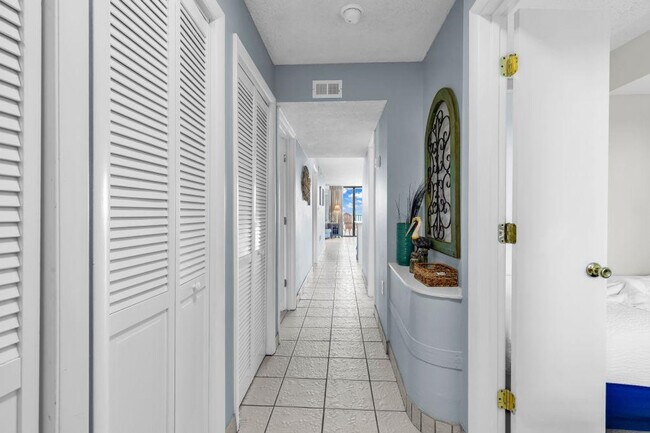 Building Photo - 2500b N Ocean Blvd