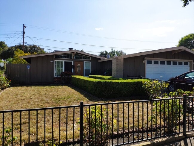 Building Photo - 1150 Pecos Way