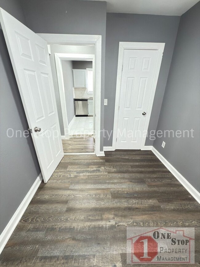 Building Photo - Beautiful 3 Bedroom 1 Bathroom Home in Kansas City!