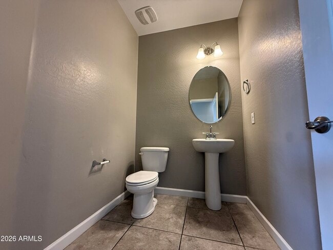 Building Photo - 1255 N Arizona Ave