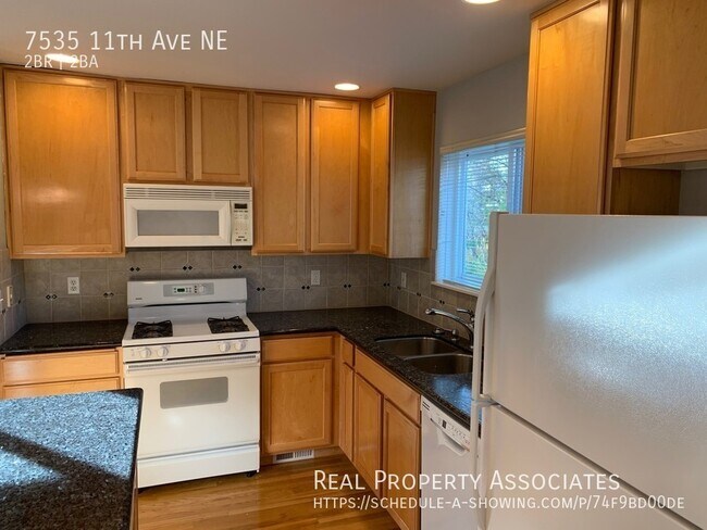 Building Photo - Maple Leaf Townhouse Available