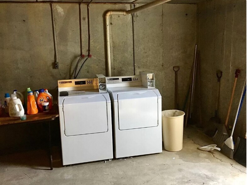 Building Photo - 122 Sycamore St