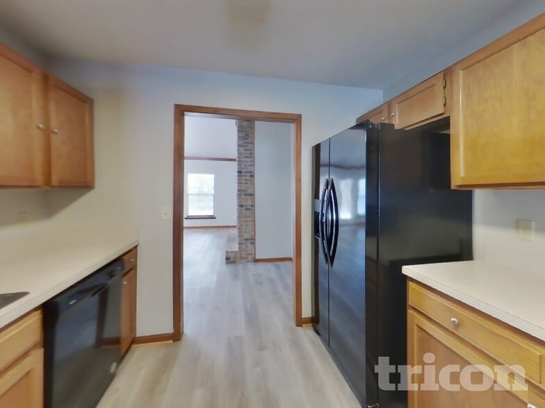 Building Photo - 4750 Deerfoot Ct