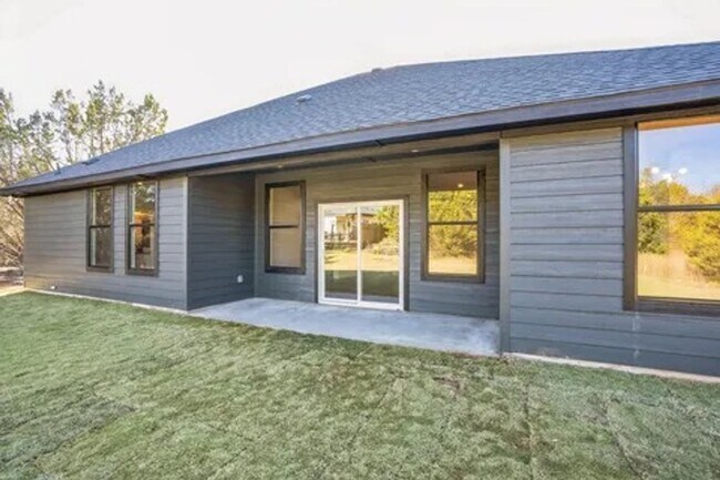 Building Photo - 5713 Stonegate Cir