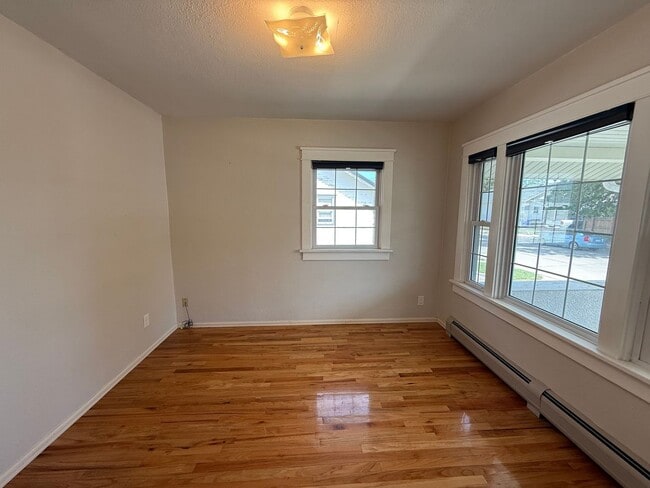 Building Photo - Three bedrooms, one bathroom, pet friendly, one car detached garage!