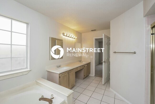 Building Photo - 4 Bedroom Pet-Friendly Home in FORT WORTH,...