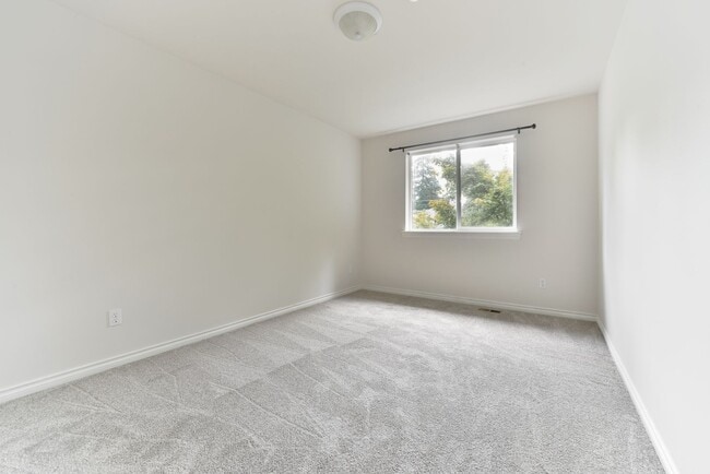 Building Photo - Nice 5 Bed / 2.5 bath house for rent in Kenmore.