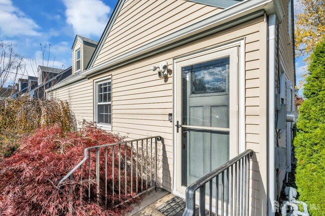 Building Photo - 20 Burnet St