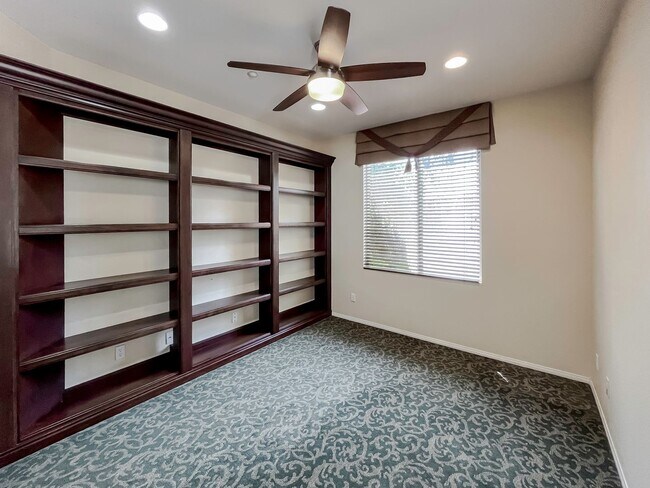Building Photo - MUST SEE! Beautiful 3 bedroom + Loft + Office Space (or convert to 4th bedroom) + Large Backyard ...