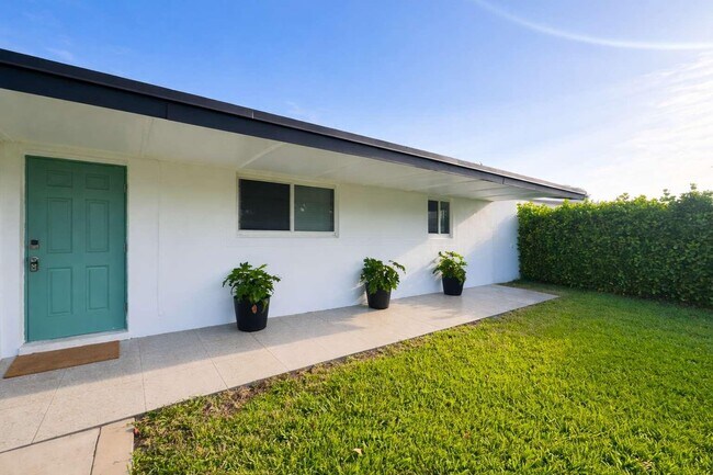 Building Photo - 1251 NE 211th Terrace