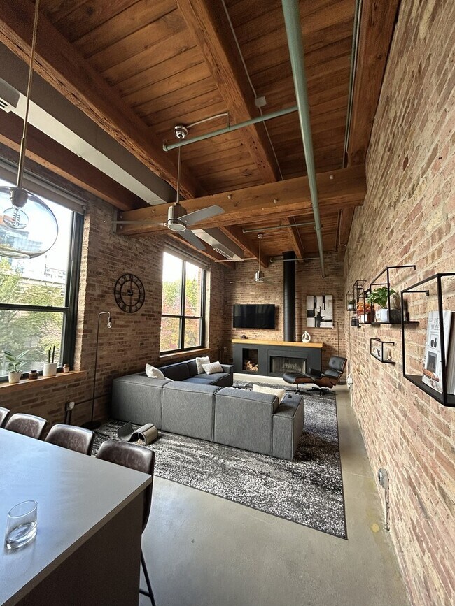 Building Photo - 1727 S Indiana Ave