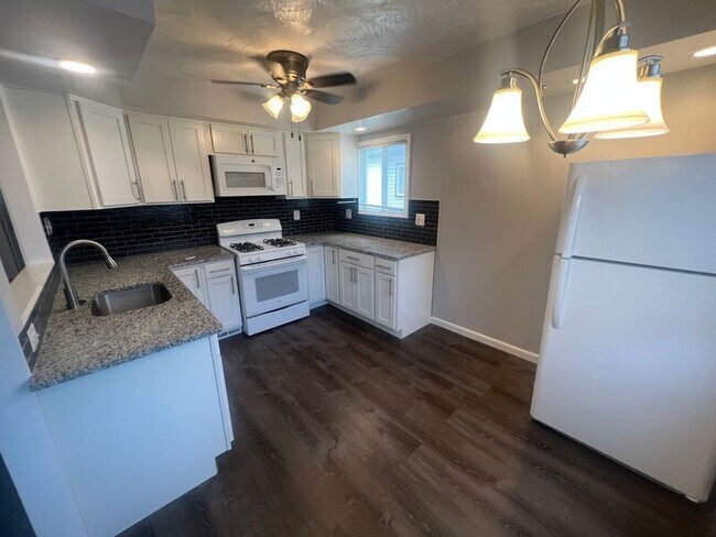 Building Photo - 9433 Sylvia St