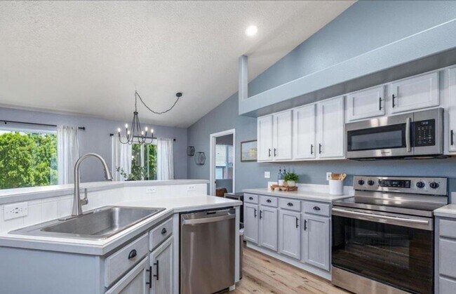 Building Photo - 4 Bedrooms • Single Level • Prime Meridian Location