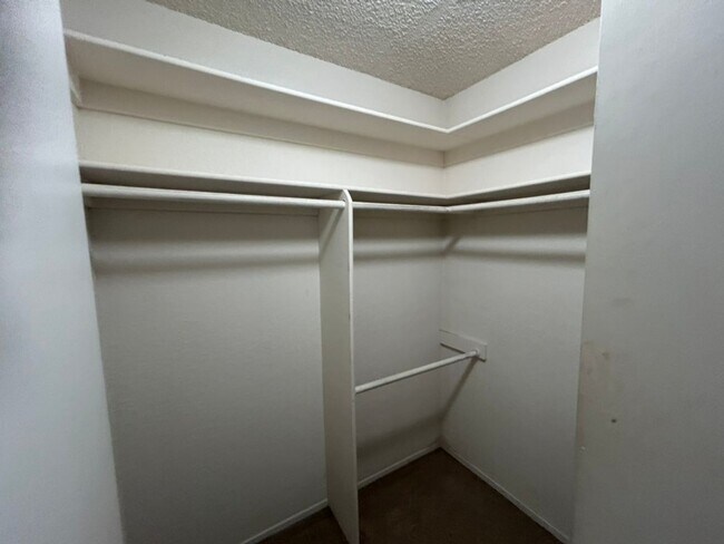 Building Photo - Clean and Functional In Modesto!
