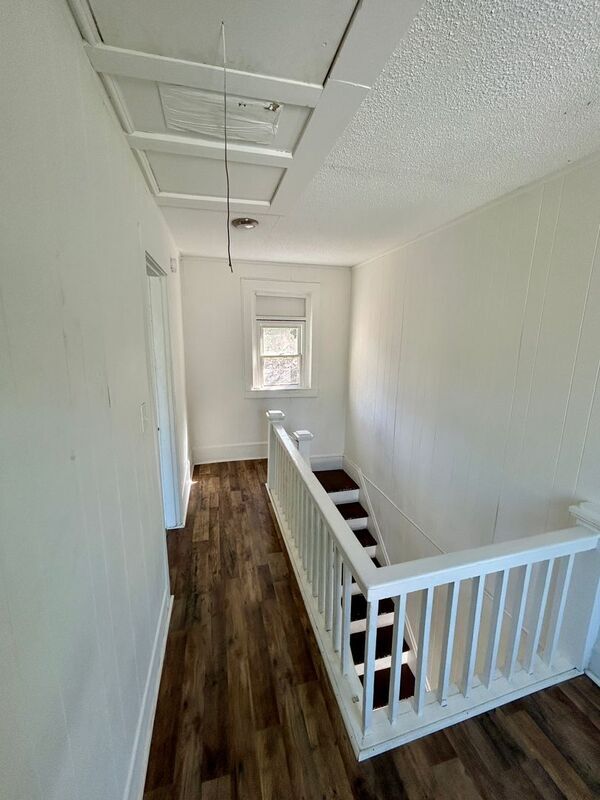 Building Photo - 11 N Quince Ave