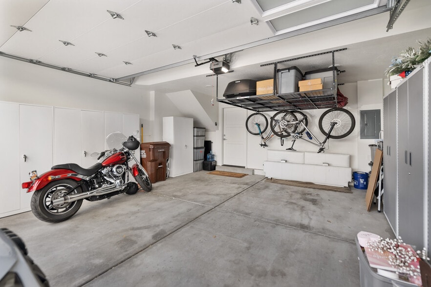 Building Photo - 6988 S Brookhill Dr