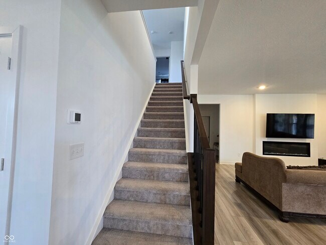 Building Photo - 5128 Summerton St
