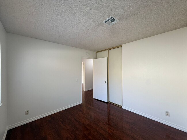 Building Photo - 43060 Larwood St