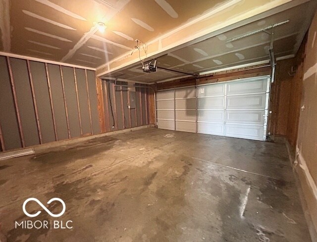 Building Photo - 6647 Crestwell Ln