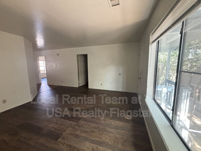 Building Photo - 625 S Fountaine St