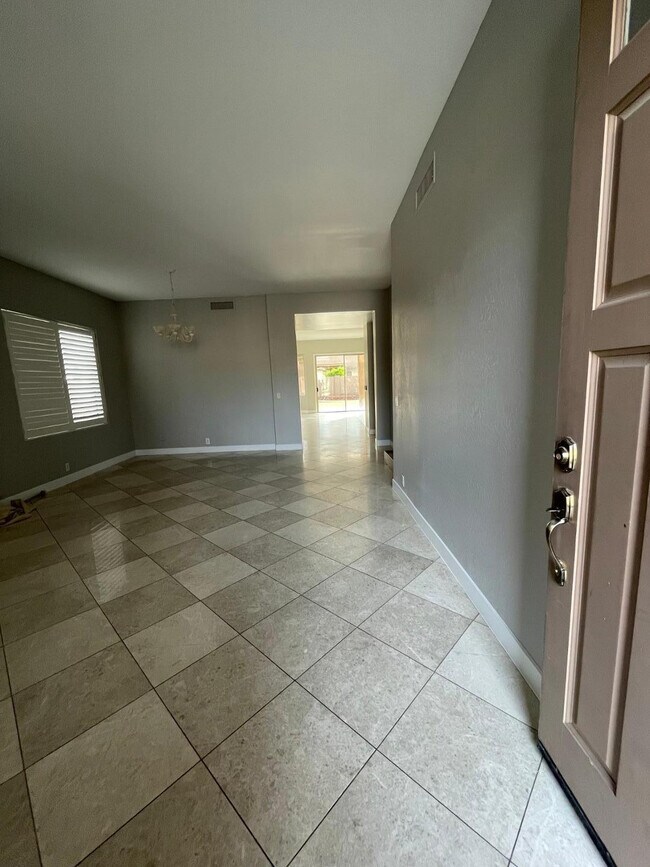 Building Photo - 2225 E Detroit St