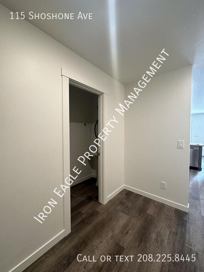 Building Photo - 115 Shoshone Ave