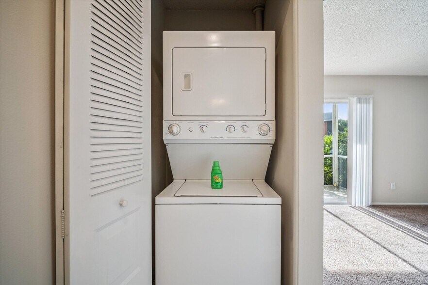 One Bedroom Large - 1 Bed / 1 Bath - 715 Sq.Ft. - Latigo 27