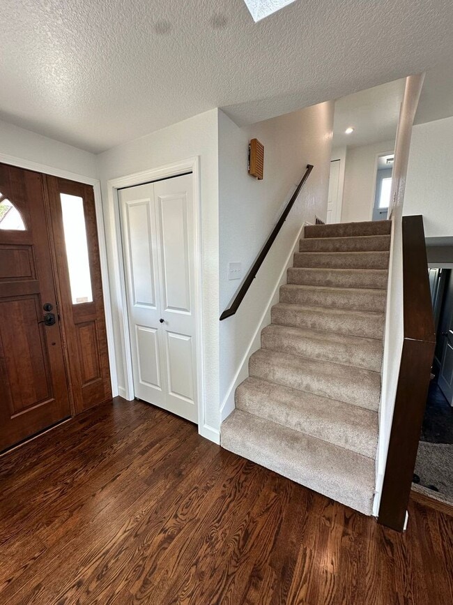 Building Photo - Stunning large 3 bedroom home in West Aubu...
