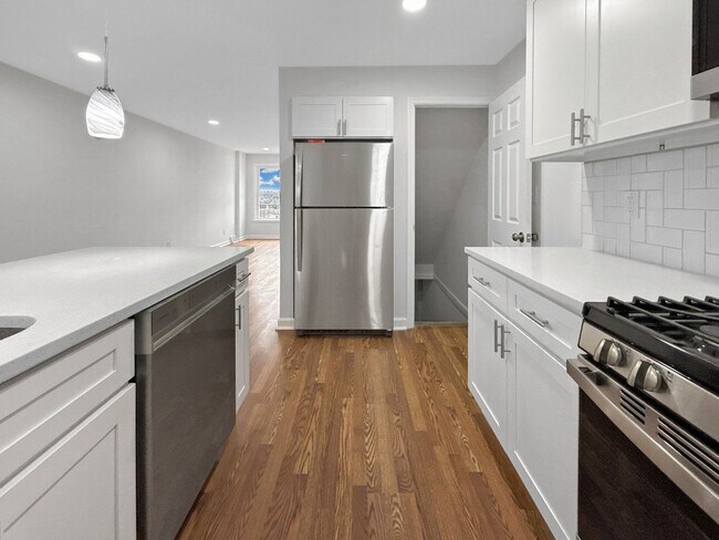 Building Photo - Spacious 3BR Home with Finished Basement & Flex Space