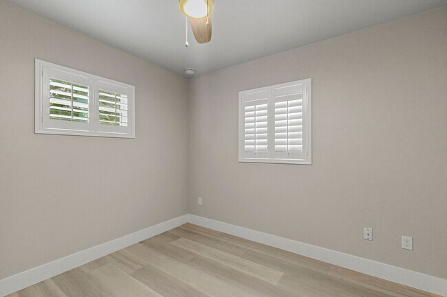 Building Photo - Beautifully Renovated 3 Bedroom 1 Bath Home on Large Corner Lot