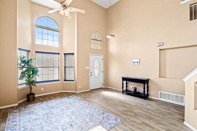 Building Photo - 12564 Paseo Alegre Dr