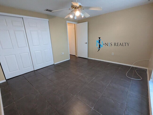 Building Photo - 3136 Pinon Dr