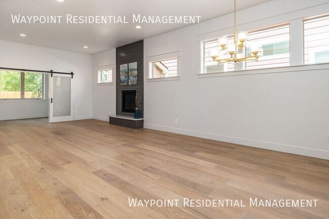 Building Photo - 2457 N Ashgrove Ln