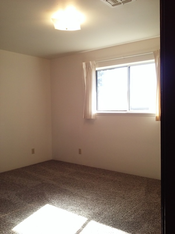 Building Photo - 2152 NW North Hill Dr