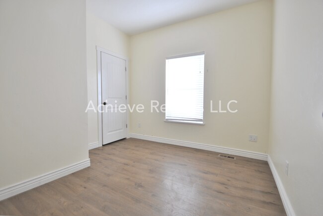 Building Photo - 47 S 2nd E