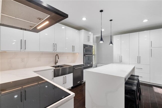 Building Photo - 4200 Roswell Rd NE