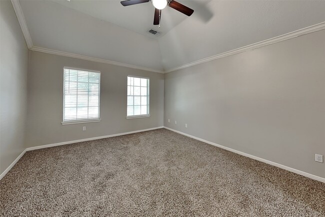 Building Photo - 15907 Lausanne Dr