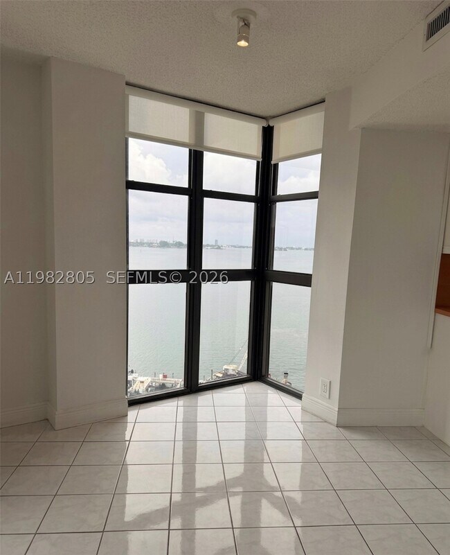 Building Photo - 4000 Towerside Terrace