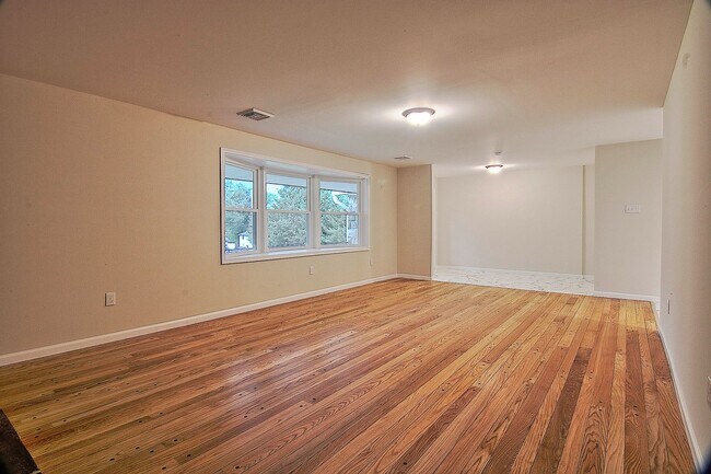 Building Photo - 1490 Chestnut Hill Rd