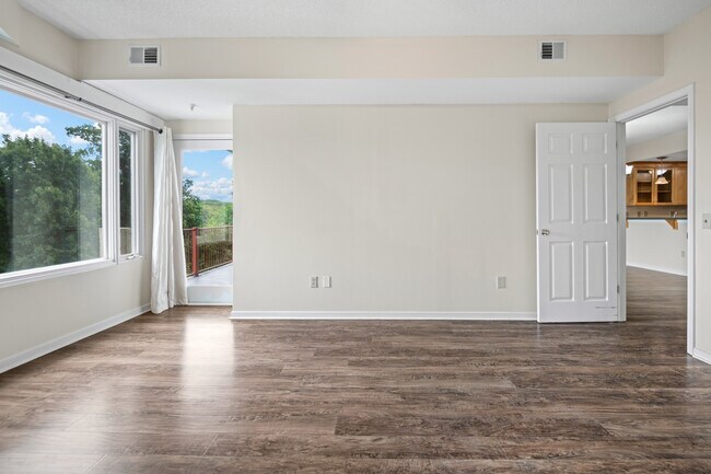 Building Photo - 301 Beacon Ridge Dr