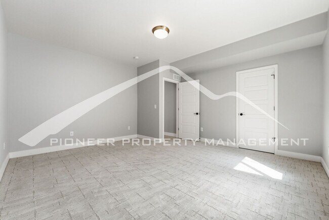 Building Photo - Stunning Home with Central AC and 2-Car Garage