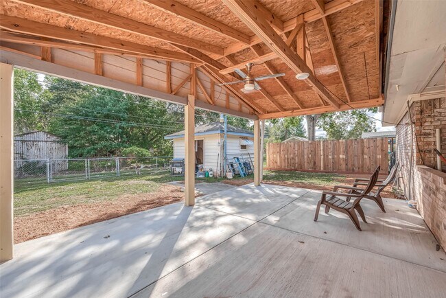 Building Photo - 1503 Miles St