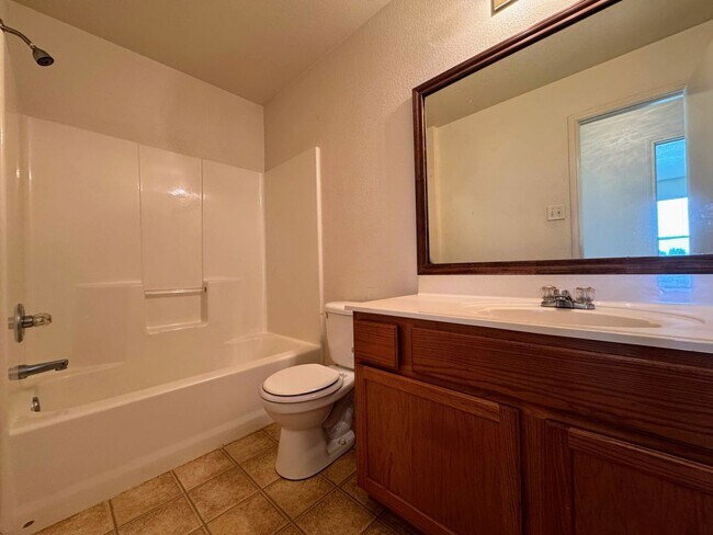 Building Photo - 5102 Lauren Lea Dr