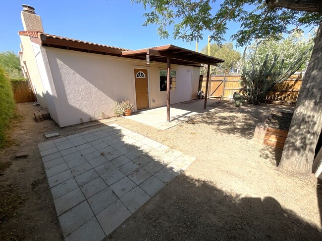 Building Photo - Central Tucson, close to University of Ari...