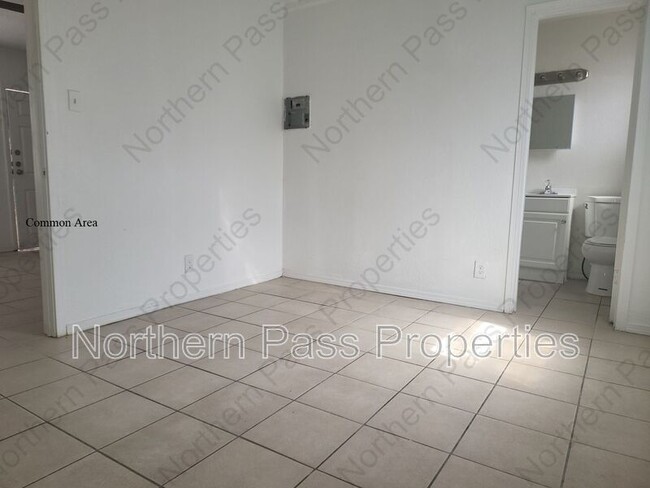 Building Photo - 4014 Lincoln Ave