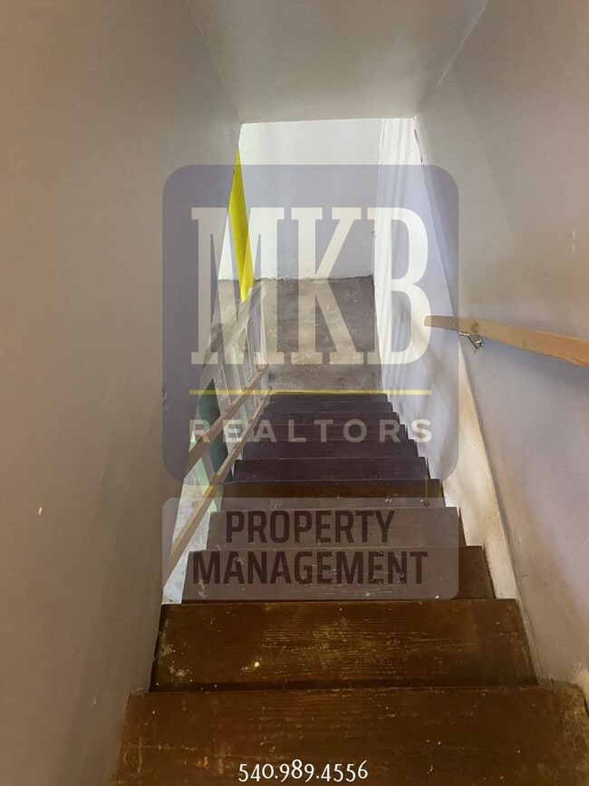 Building Photo - 2 Bedroom 1 Bath Duplex in Grandin/Raleigh...
